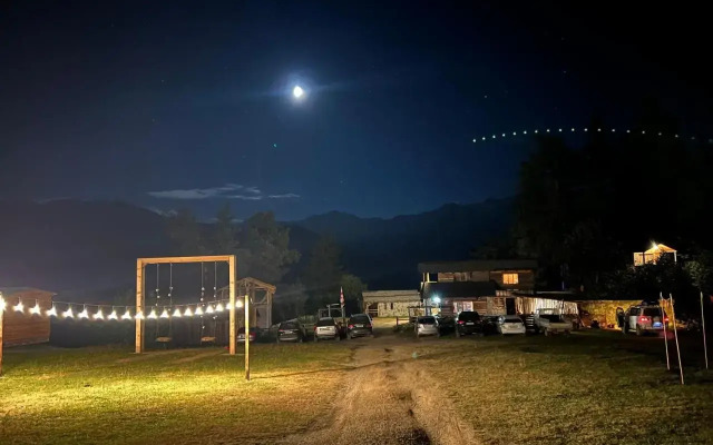 Heshkili huts Svaneti