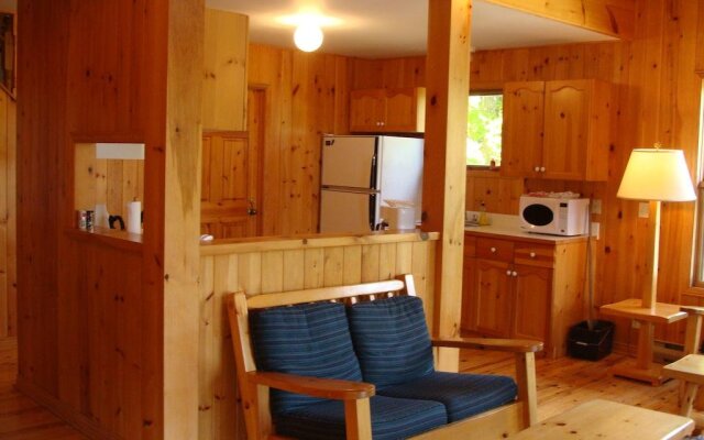 Port Cunnington Lodge & Resort
