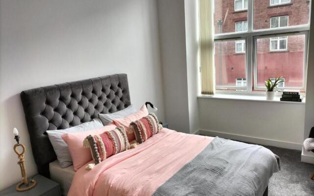 Stylish & Cosy Abode with FREE parking.