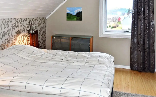 10 Person Holiday Home in Haramsøy