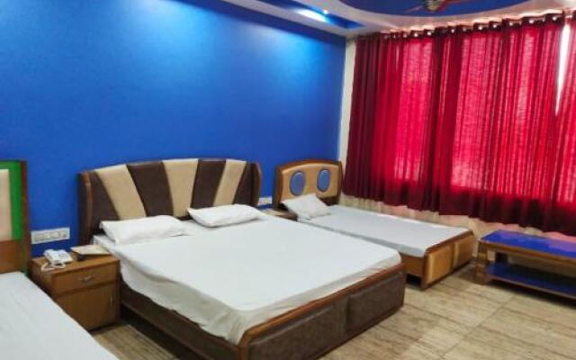OYO 22238 Hotel Baaz