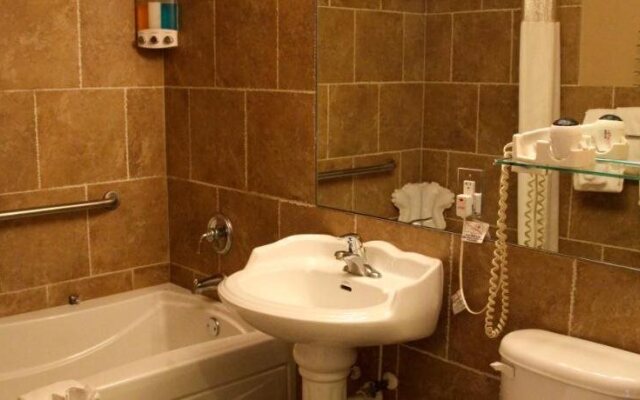 Lake Grassy Inn & Suites