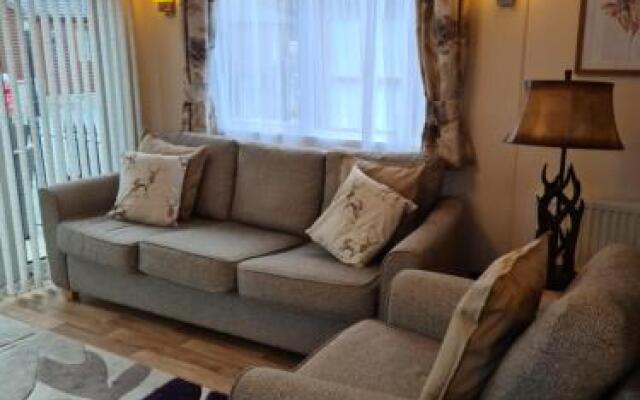 Debran Lodge