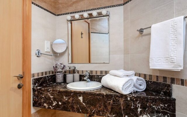 Spacious 2BR apartment in Marina Crown