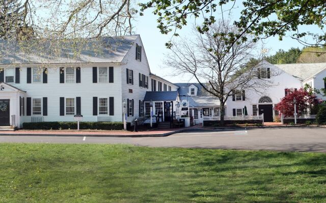 Publick House Historic Inn and Country Motor Lodge