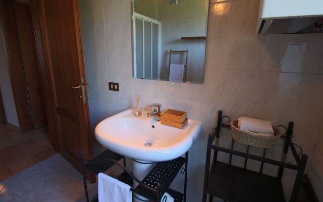 Elegant Farmhouse in Campriano With Swimming Pool