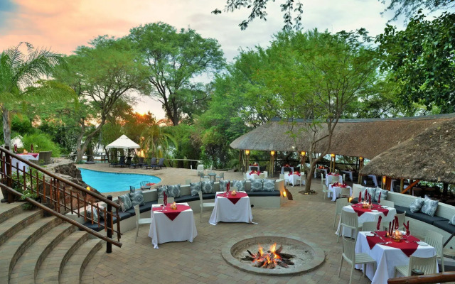 Cresta Mowana Safari Resort & Spa