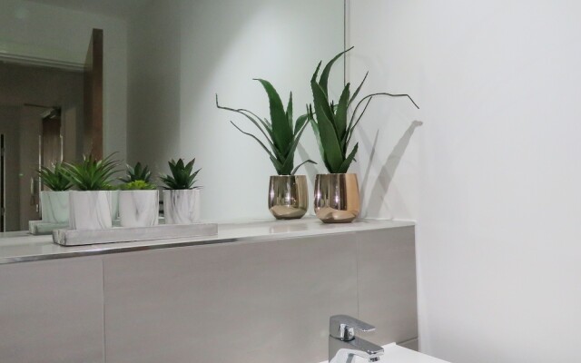 Tudors eSuites JQ Regency Kingsize