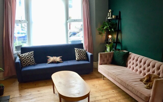5 bedroom Seaside Townhouse Beautifully Renovated