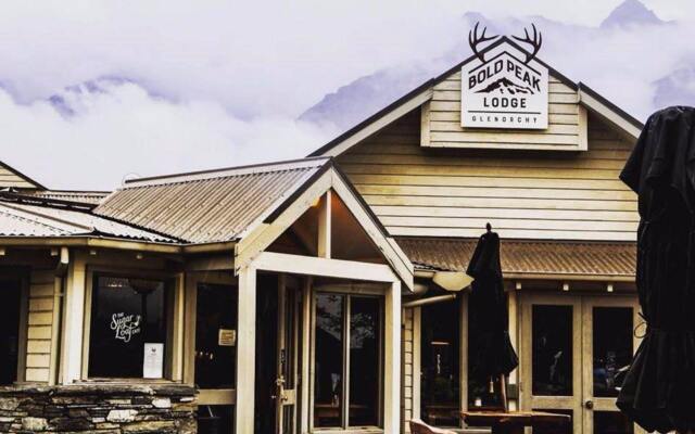 Bold Peak Lodge