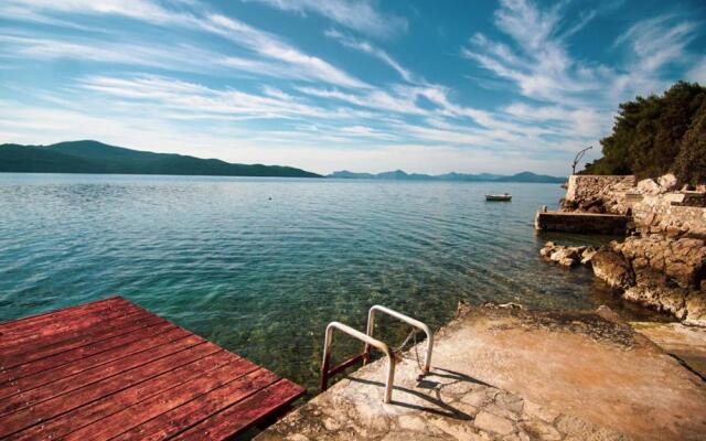 3 Bedroom Beach House with private sea access