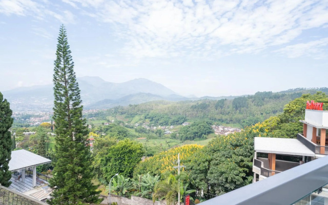 Sans Hotel Queen Batu