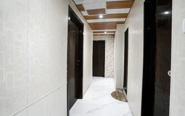 Fabhotel Hans Residency