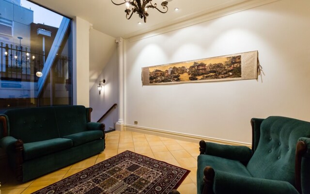 HANNA, 3BDR Melbourne Apartment