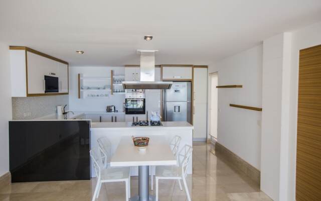 Villa Motion 1 by Akdenizvillam