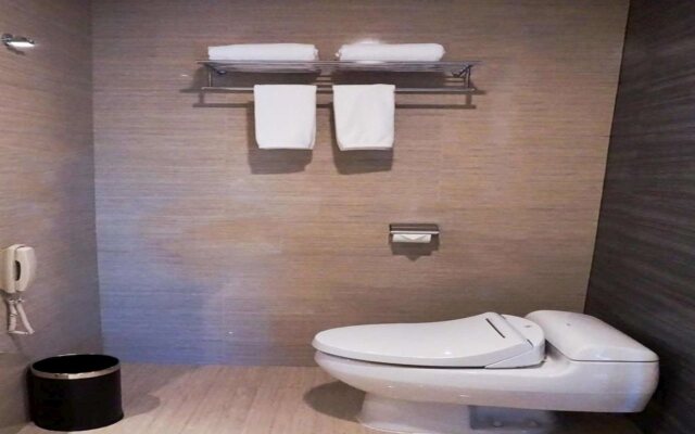 Platinum Adisucipto Hotel & Conference