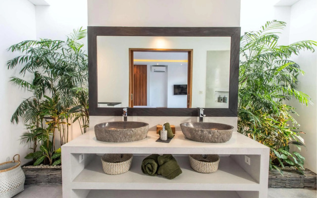 Fabulous Private Villa 4 BR Canggu w staff