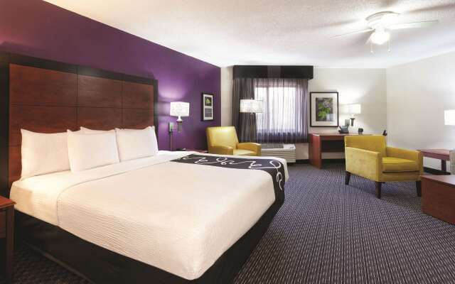 La Quinta Inn & Suites by Wyndham Miami Airport East