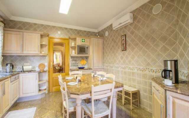 Villa - 4 Bedrooms with Pool and WiFi - 102546