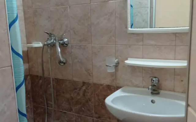 Уютный дворик на Толстого