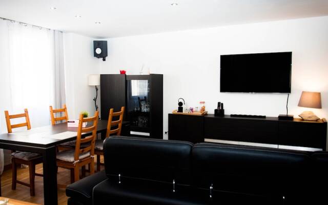 Appart'hotel Verzy / 60m2 and Private Terrace