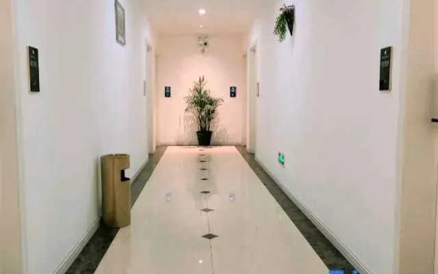 Longshan Ouku Trendy Apartment (Huangcang Middle School)