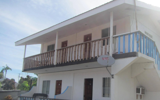 Mr. Kwiiz Lodging House and Restaurant