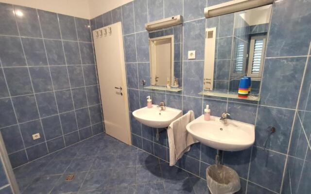 Spacious 140m2 Downtown 3 Bedroom Apartment