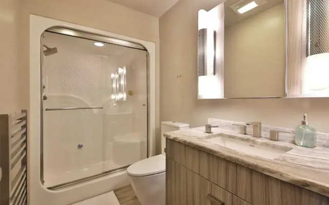 Langley Waterfront Condo by Avantstay A+ Views