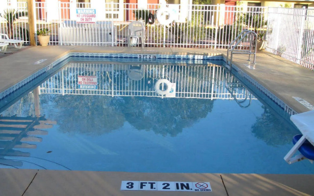 Americas Best Value Inn Starke