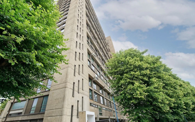 Sensational Two-bedroom Apartment in East London