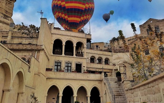 Medusa Cave Hotel