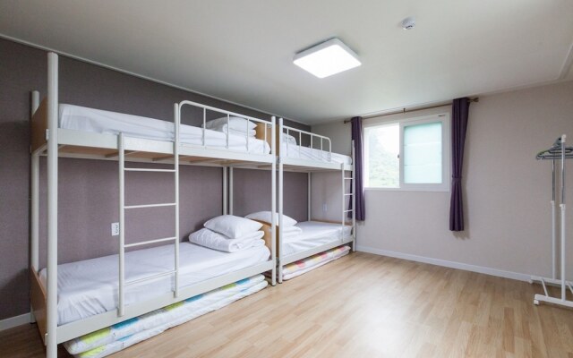 Edel Guesthouse - Hostel