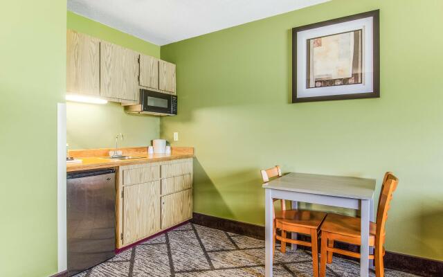 GuestHouse Inn & Suites Hotel Poulsbo