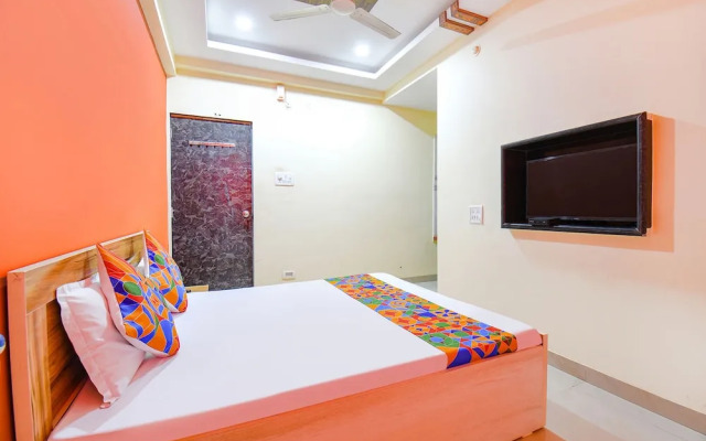 Fabexpress Prajakta Holiday Inn