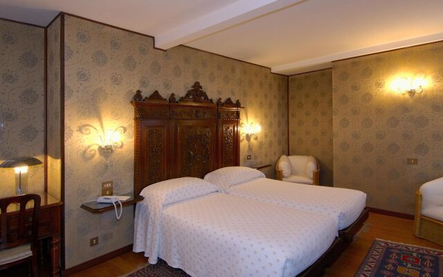 Hotel Saturnia & International