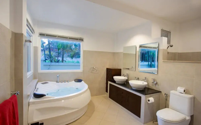Tropical Thai Style 4BR Pool Villa Fanny
