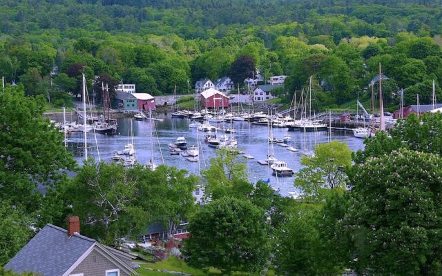 Camden Harbour Inn