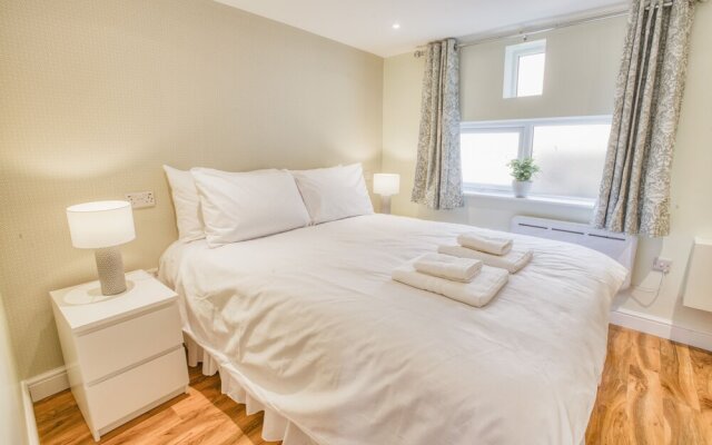 Superior 2 Bedroom in Central Lincoln En-suite Shower King Size Beds Free Toiletries and Wifi