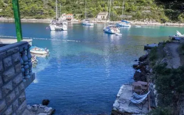 Holiday House Macic