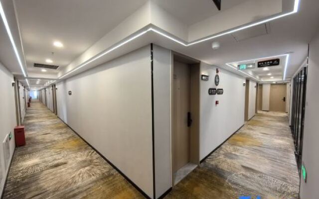 Yuequan Hotel (Beijing Qinghe Xiaoyingqiao Subway Station)