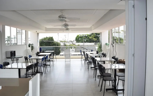 Hotel Travelers Sport