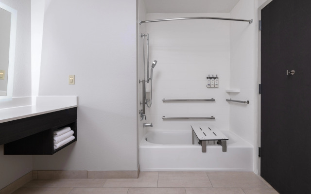 Holiday Inn Express & Suites Lakeland South by IHG