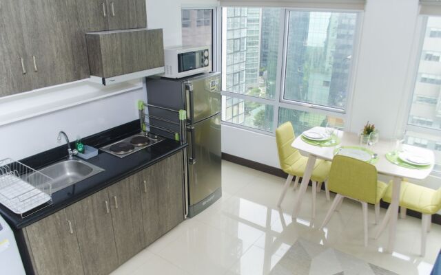 Decorated Duplex Apartment @ BGC