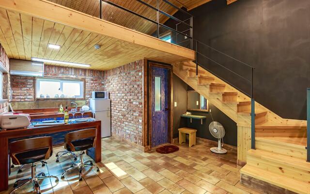 Gyeongju Rosso House Pension