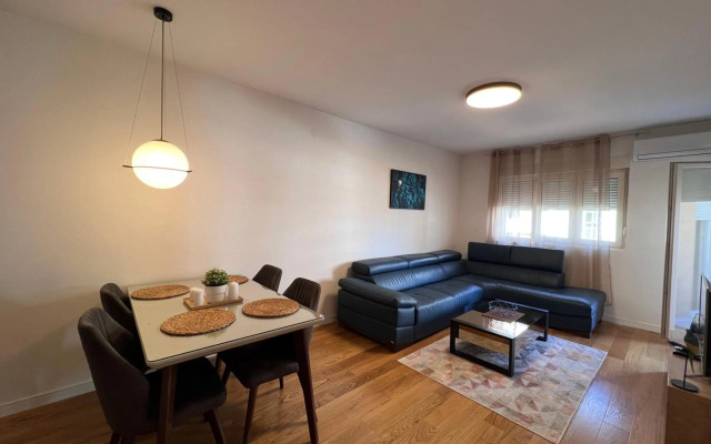 White Homes Apartments • Central Point