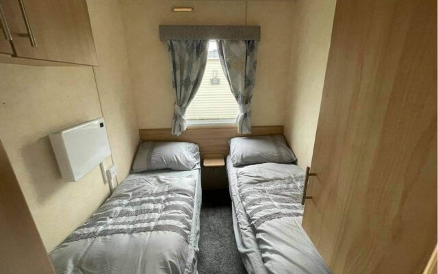 3-bed Caravan in Walton on the Naze