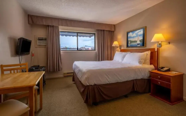 Sidney Waterfront Inn & Suites