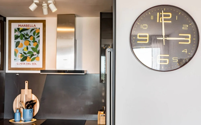 OV2 1B - Bright and Modern 3 Bedroom Apartment