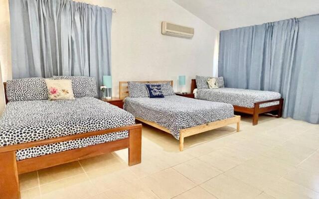 Spacious Trendy Villa At Metro Country Club